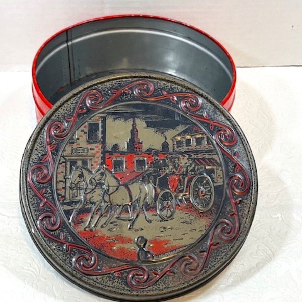 VTG Fruit Cake Metal Tin Embossed Cover/Couple in Horse Carriage Round